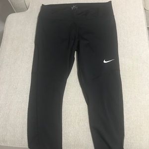 XL Black Nike crop (calf length) leggings